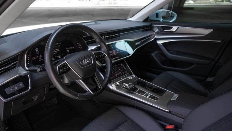 Audi A6 {White}