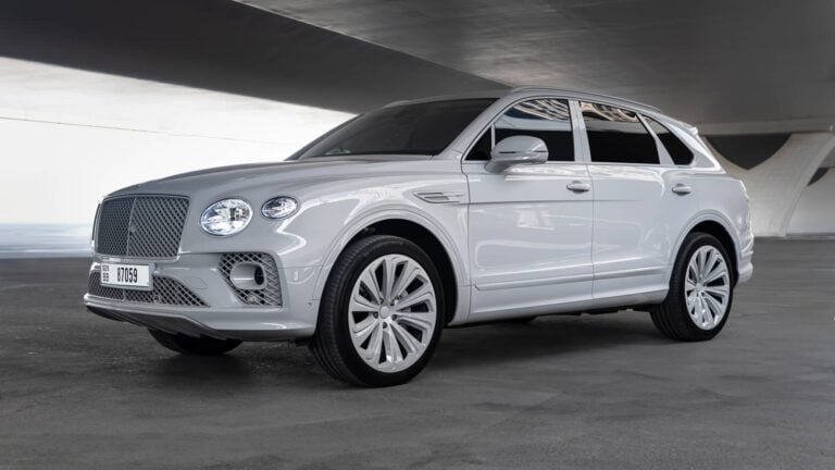 Bentley Bentayga {Nardo Gray}