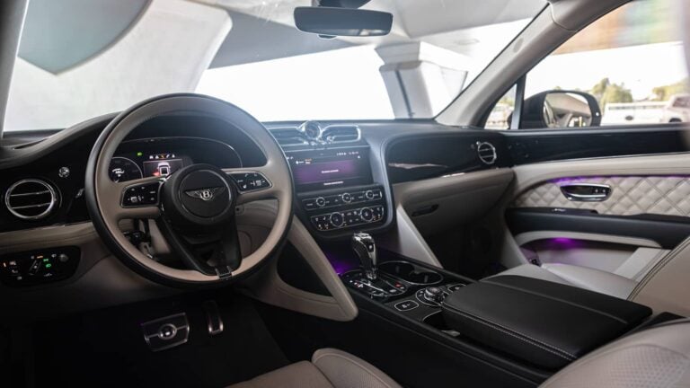 Bentley Bentayga {Nardo Gray}