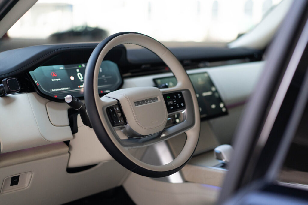 Rent Range Rover In Dubai With 0 Deposit | Delta Rentals
