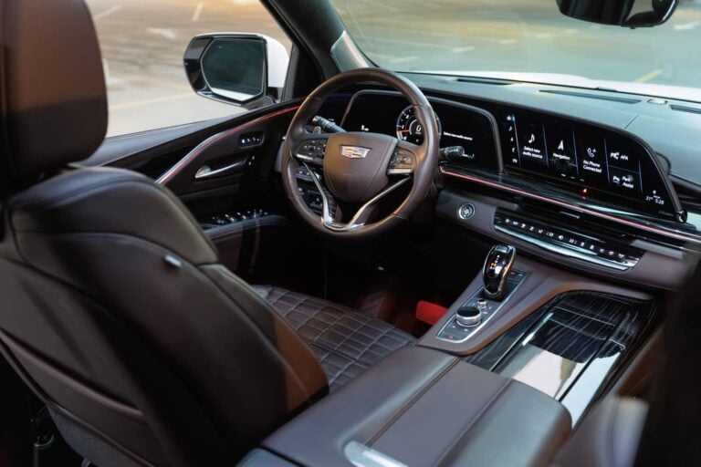 Cadillac Escalade V {White}