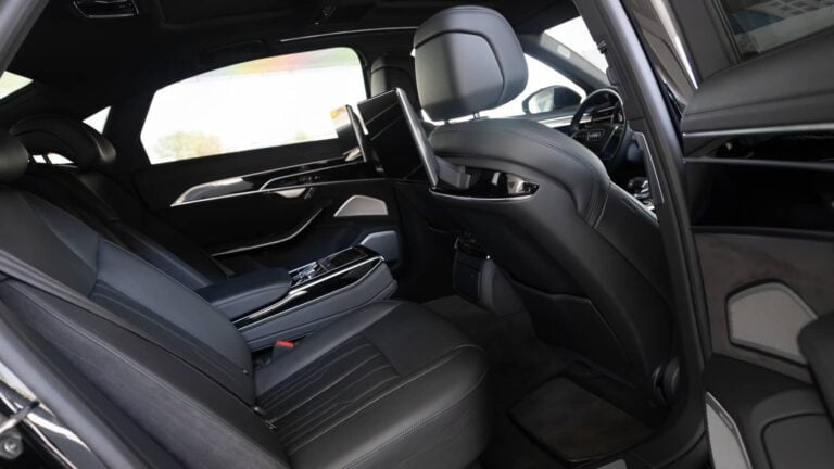 Audi A8 {Black}