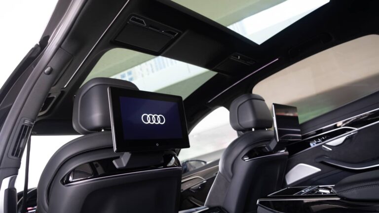 Audi A8 {Black}