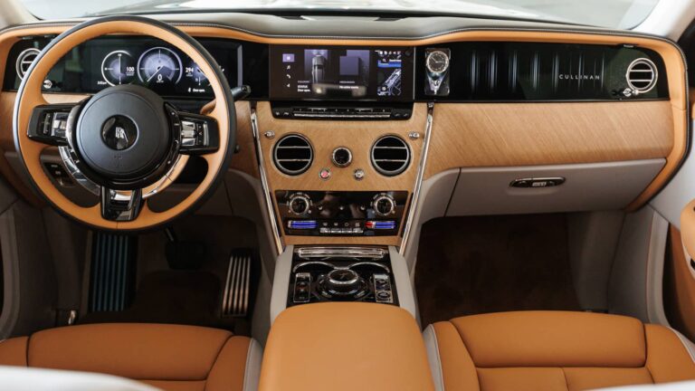 Rolls Royce Cullinan 2025